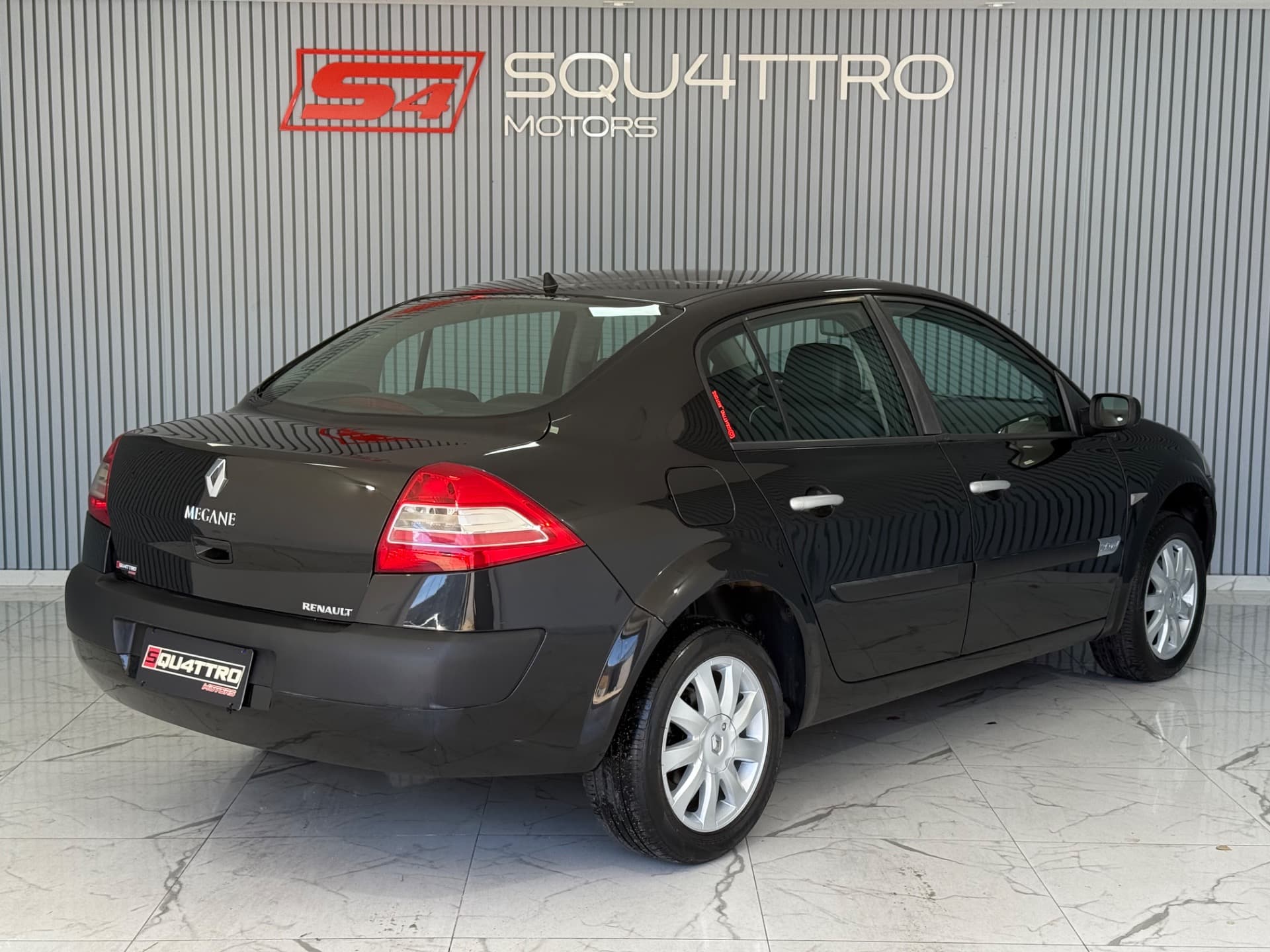 Renault Megane Sedan Dynamique 2.0 16v 4p 2011 miniatura 4