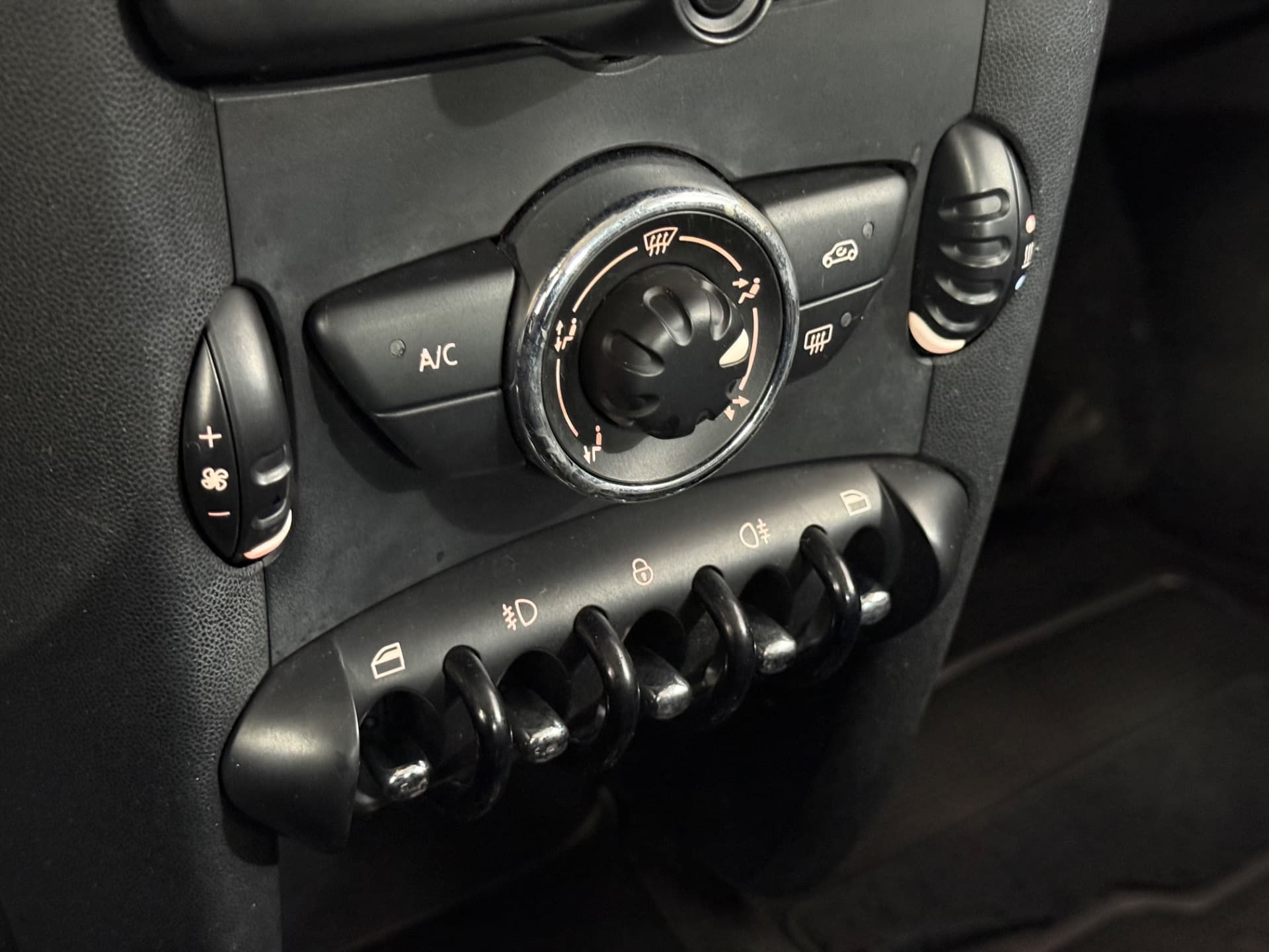 Mini Cooper One 1.6 2013 miniatura 12