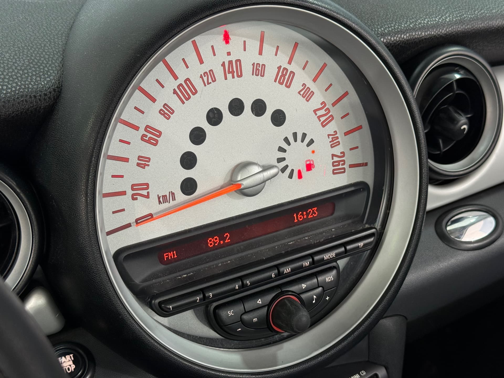 Mini Cooper One 1.6 2013 miniatura 13