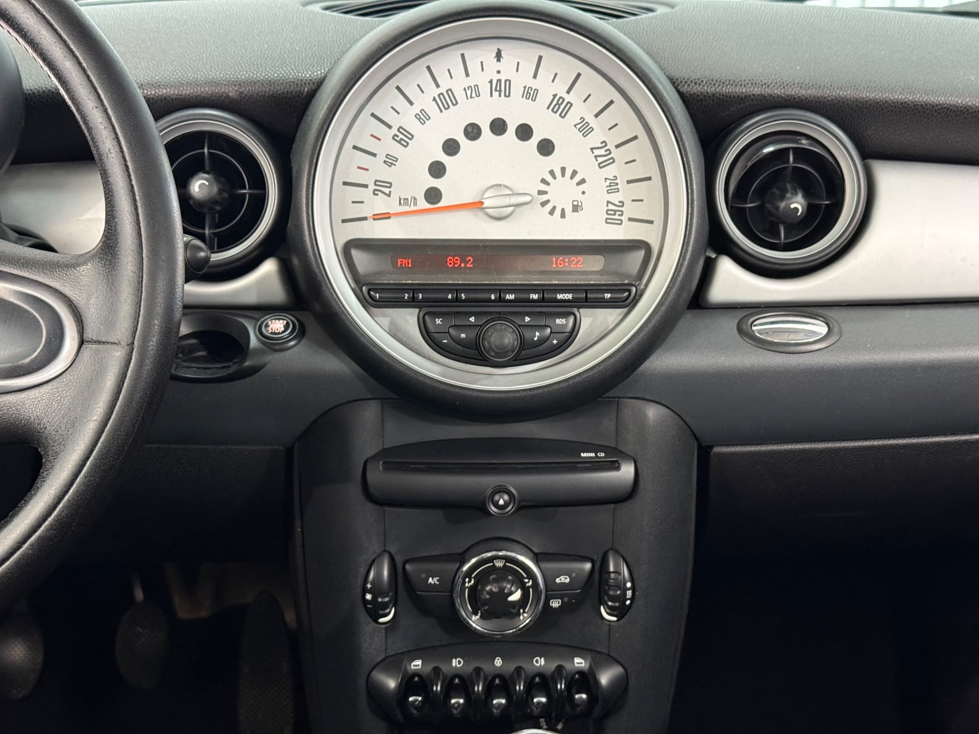 Mini Cooper One 1.6 2013 miniatura 10