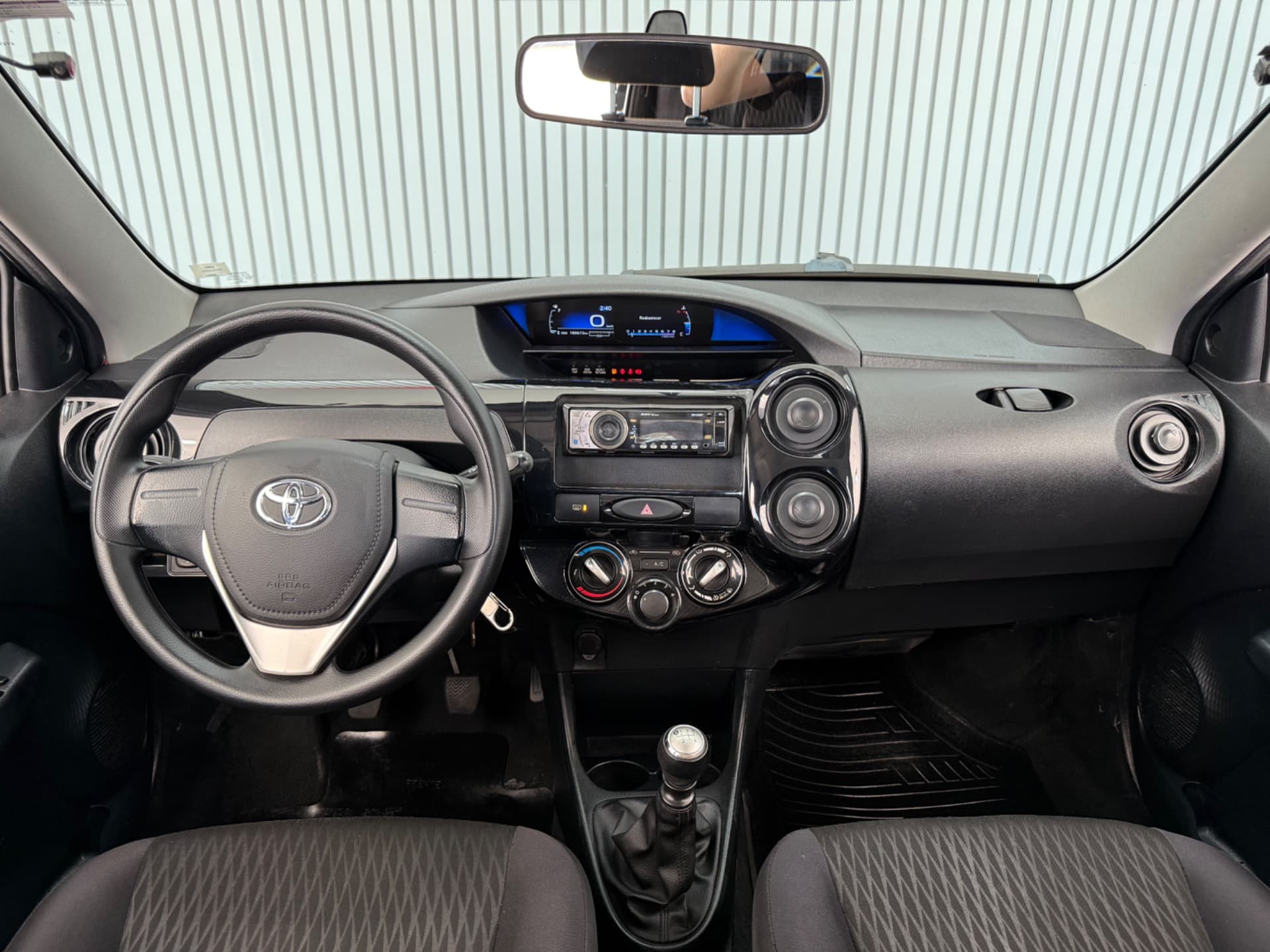 Toyota Etios Hb X 13l Mt 2017 miniatura 25