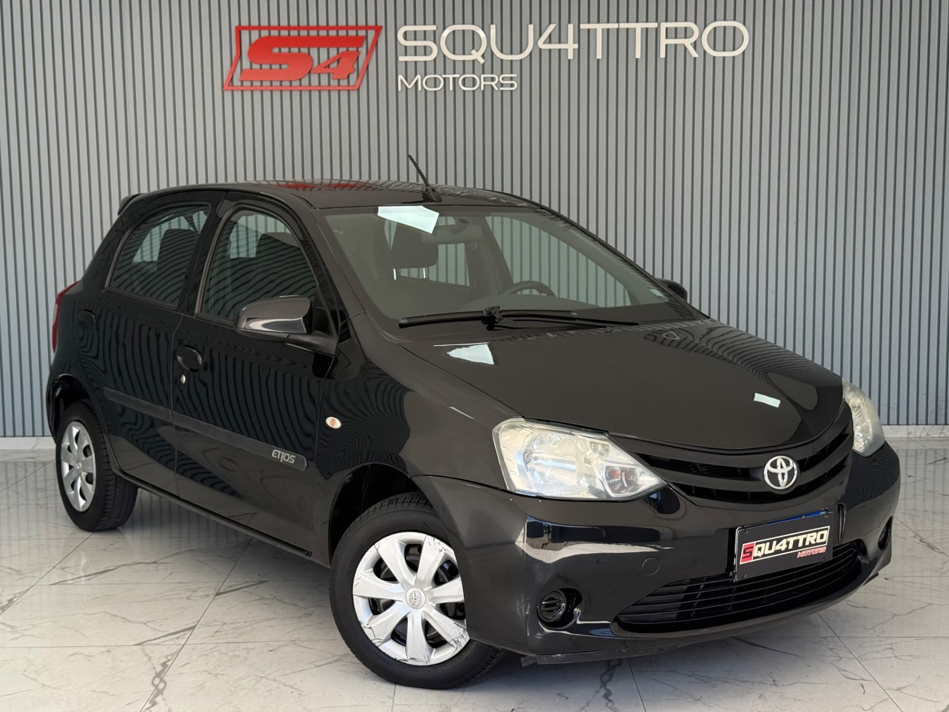 Toyota Etios Hb X 13l Mt 2017 miniatura 3