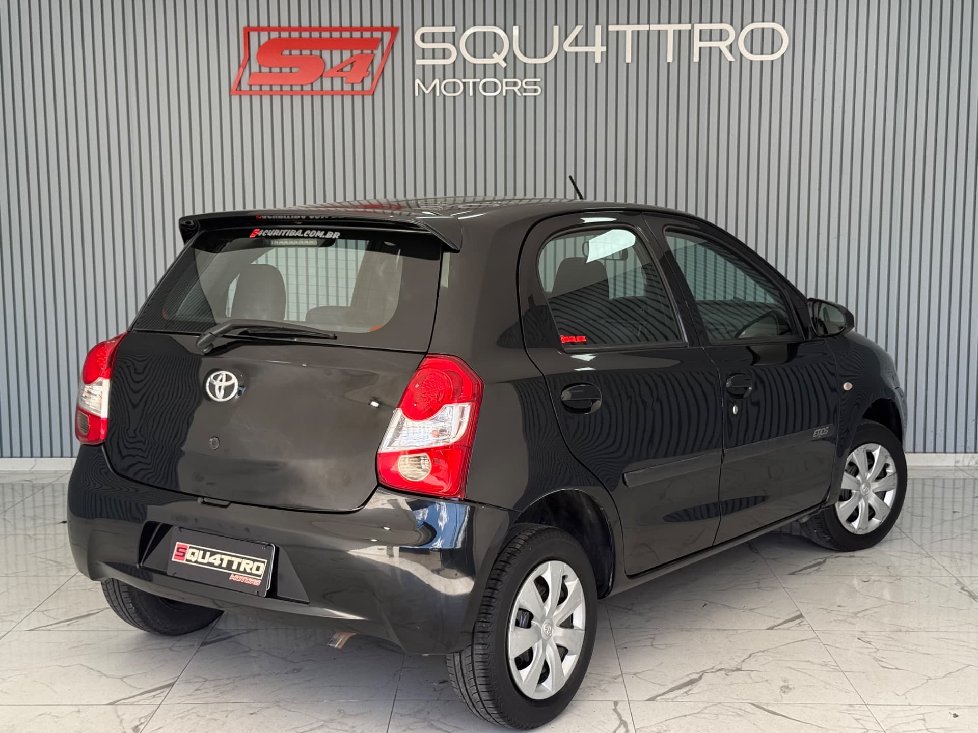 Toyota Etios Hb X 13l Mt 2017 miniatura 4