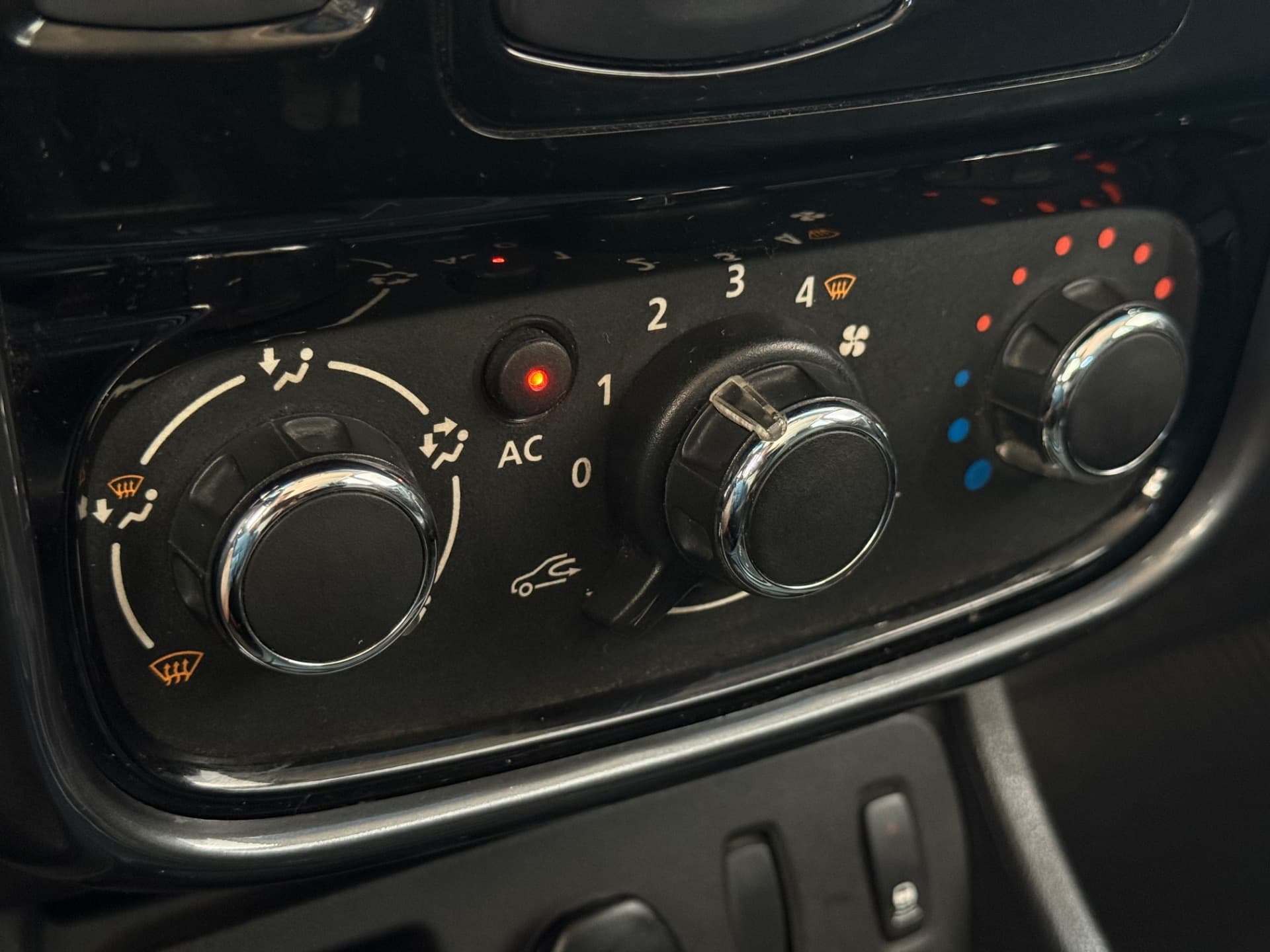 Renault Duster 20 D 4x2a 2015 miniatura 11