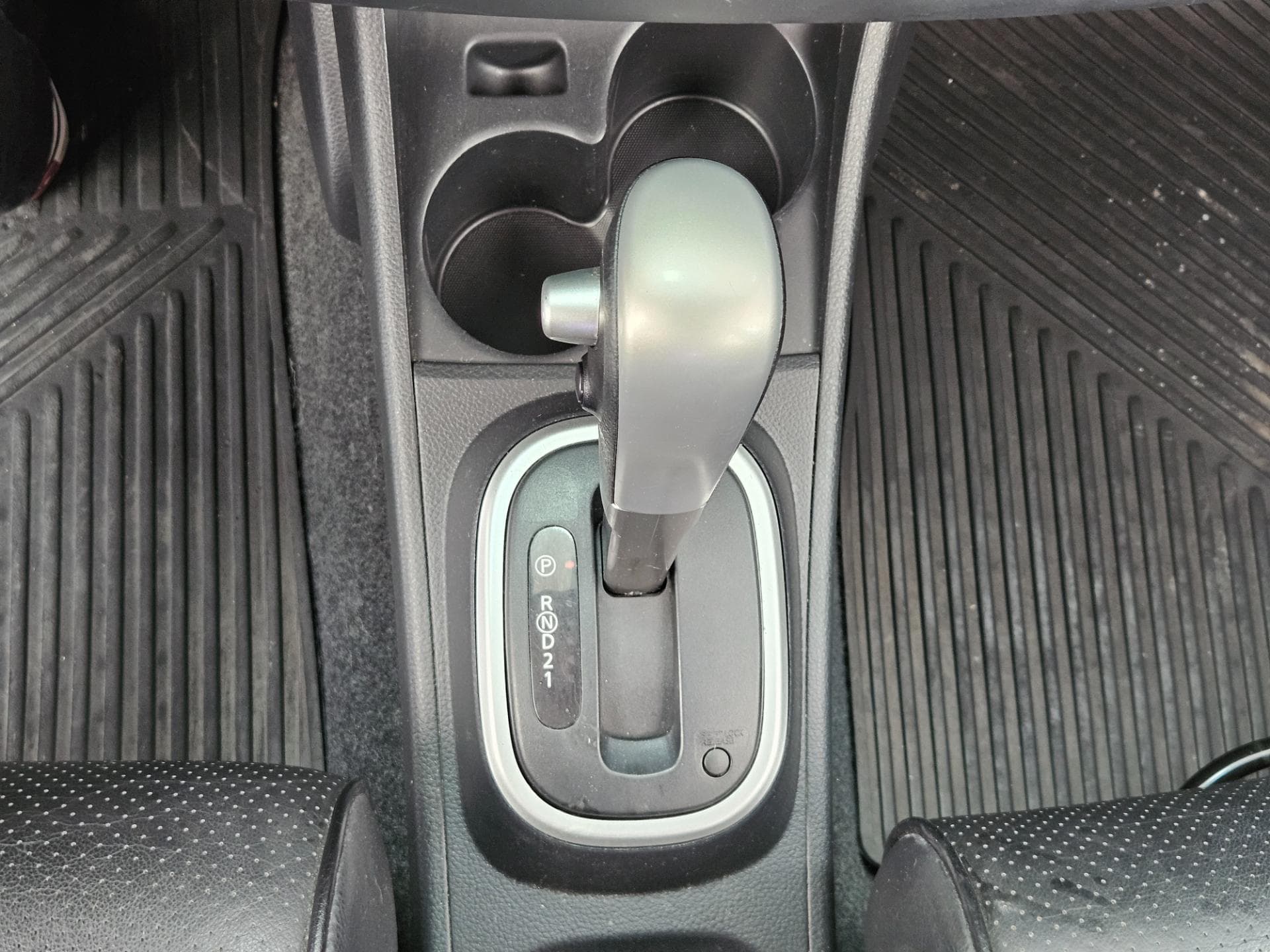 Nissan Tiida 18sl Flex 2013 miniatura 10