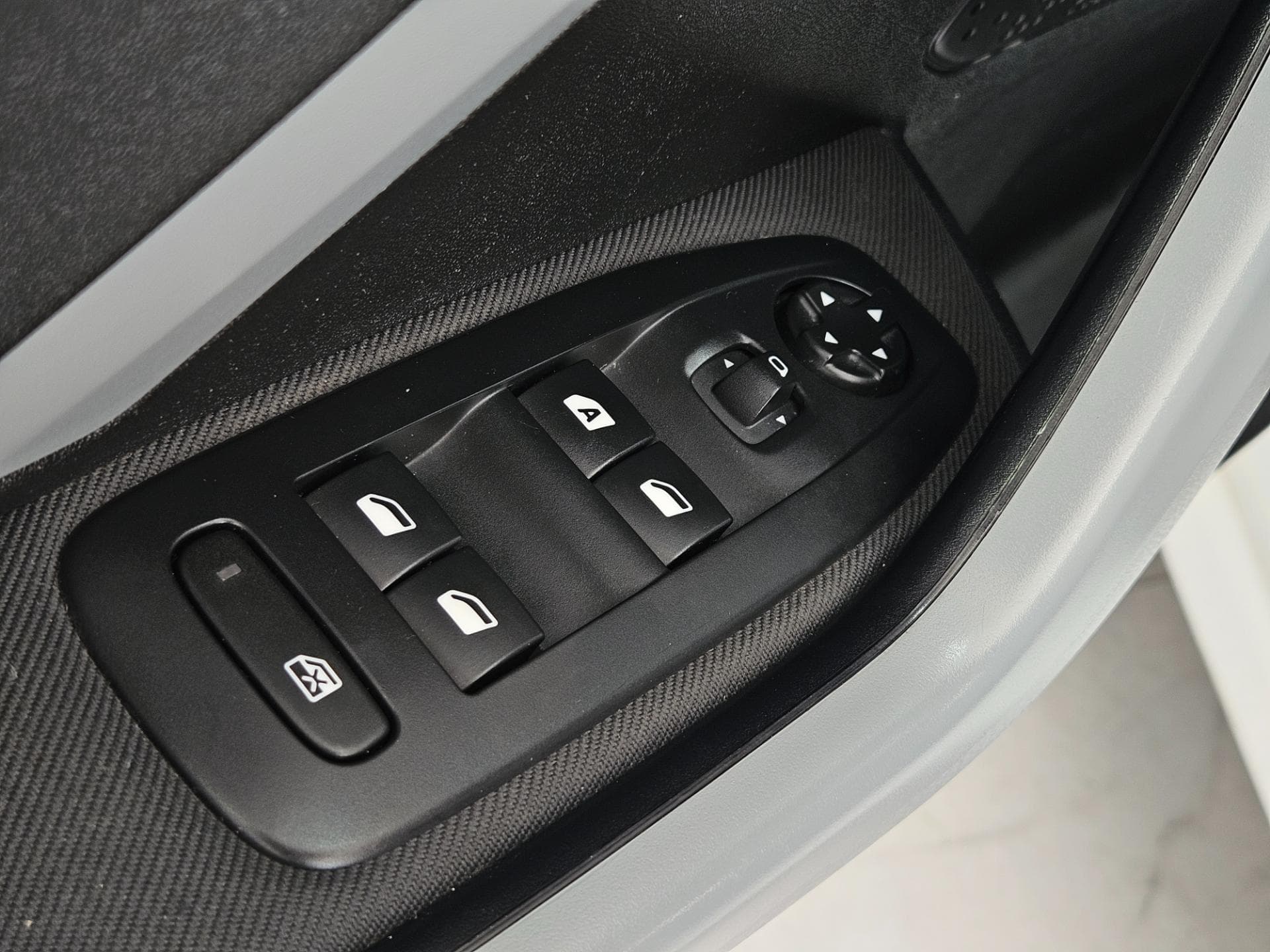 Peugeot 208 Active Pack 2016 miniatura 15