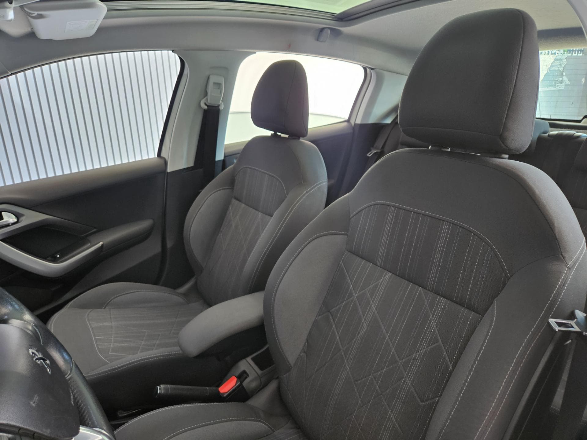Peugeot 208 Griffe A 2016 miniatura 19