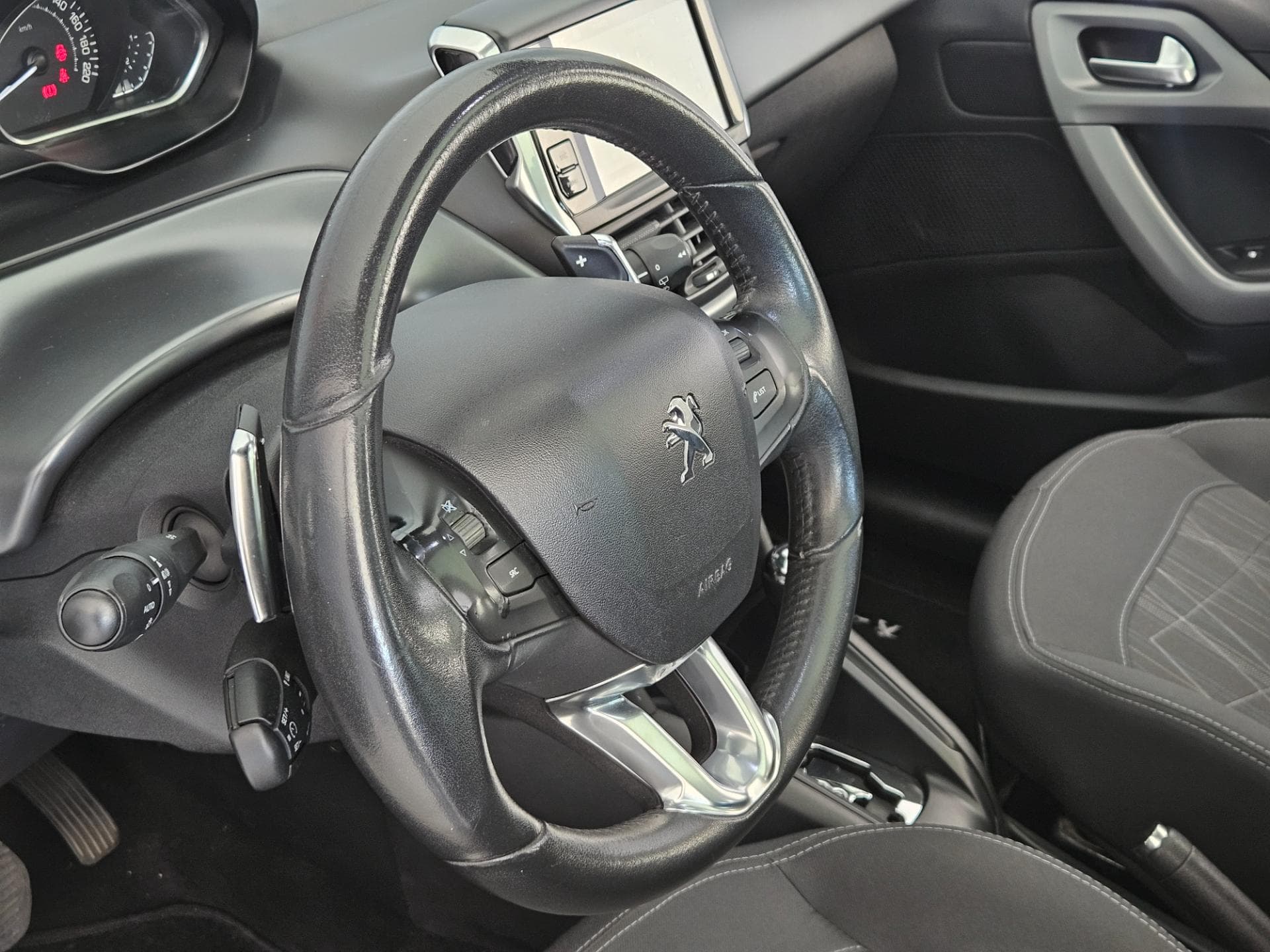 Peugeot 208 Griffe A 2016 miniatura 7