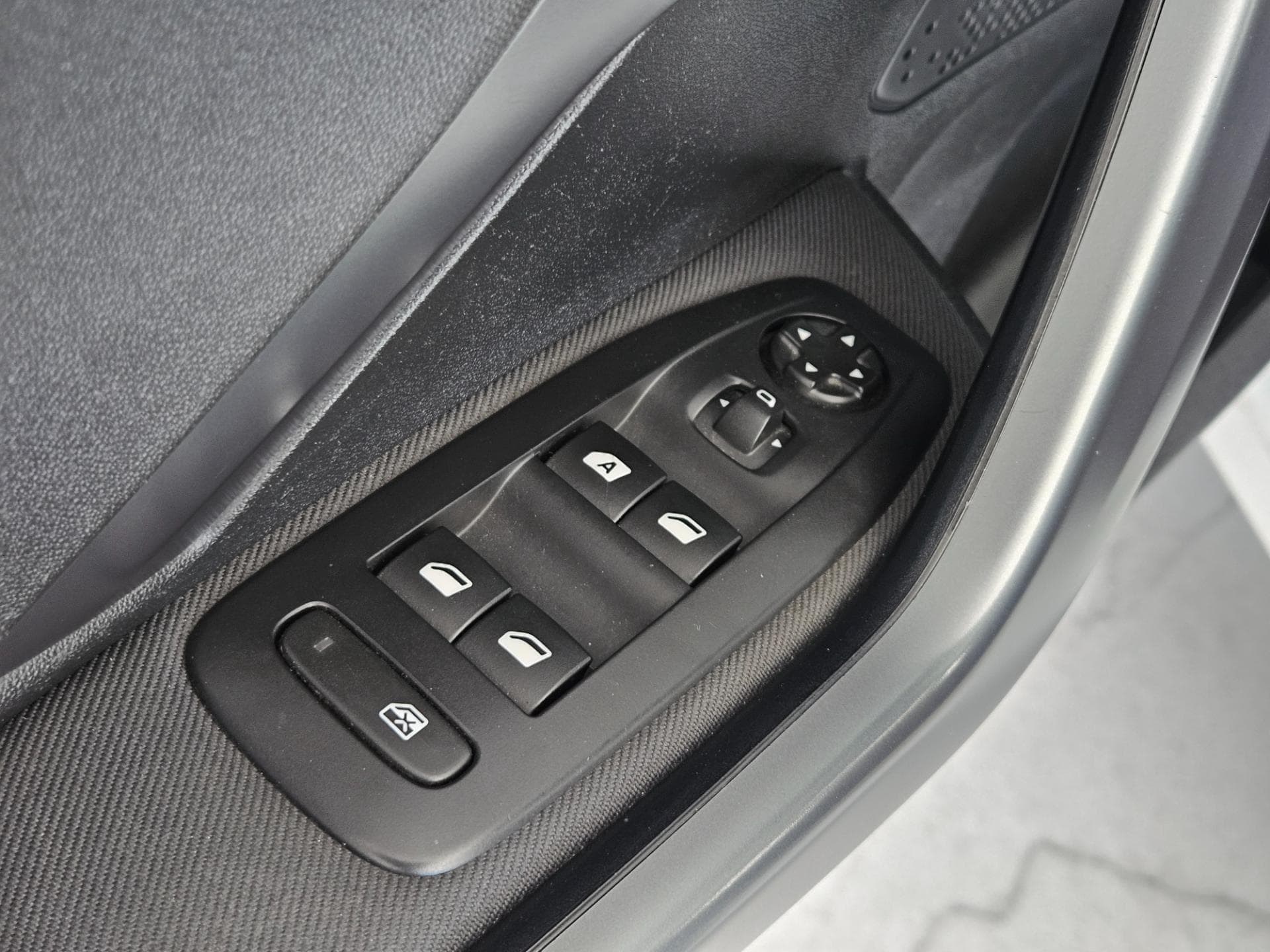 Peugeot 208 Griffe A 2016 miniatura 16
