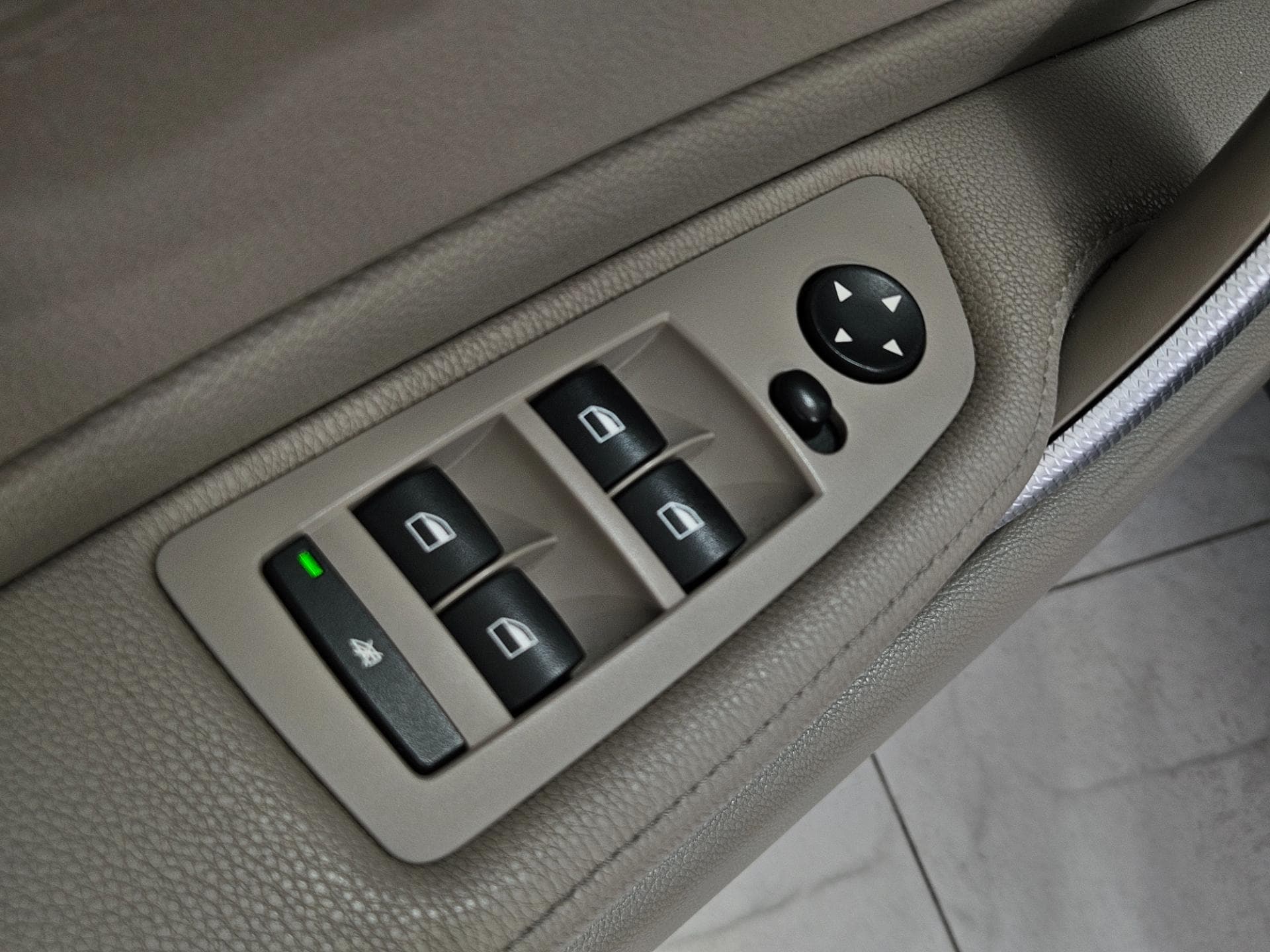 Bmw 130i Ud51 2011 miniatura 17