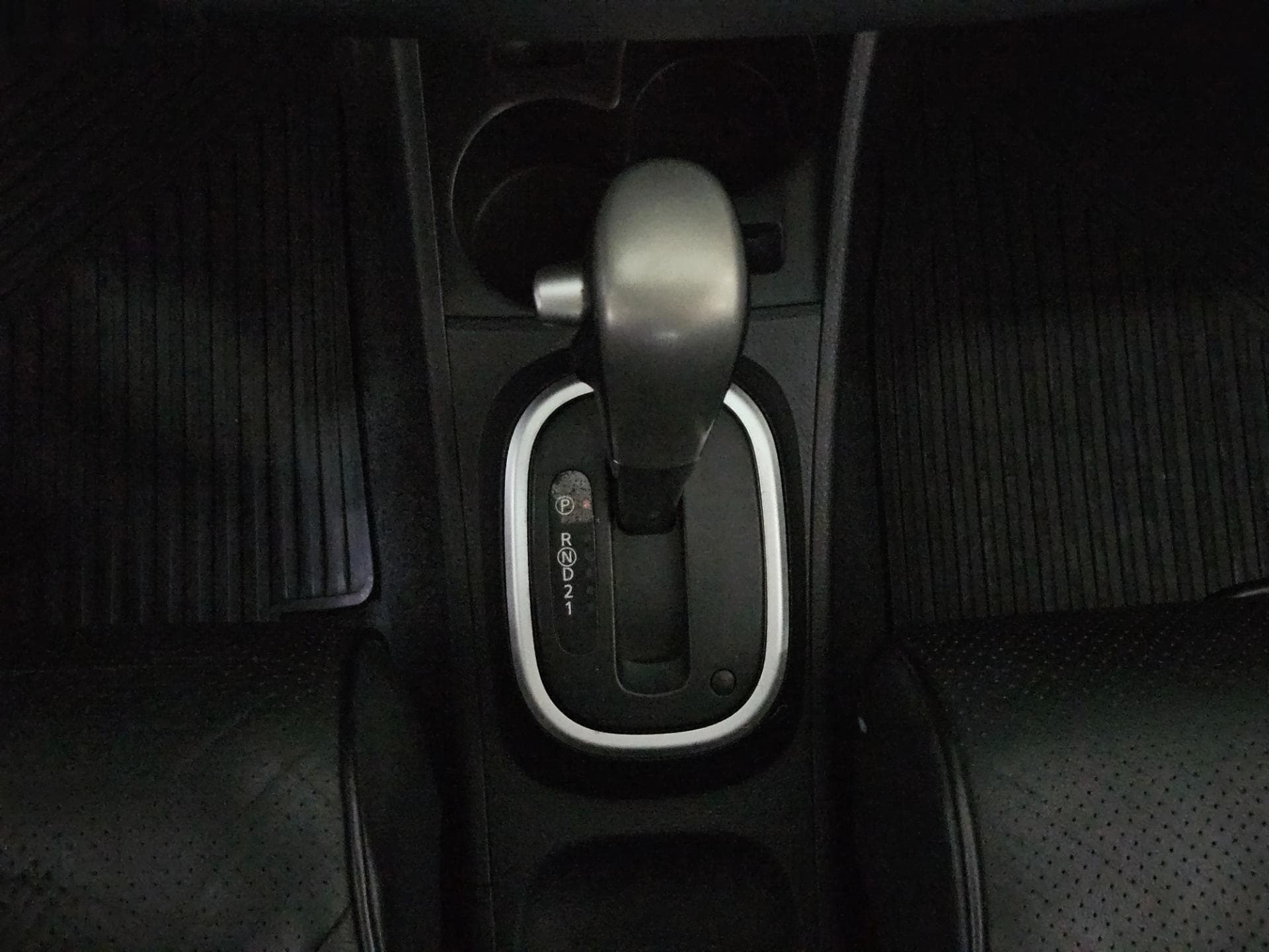 Nissan Tiida 1.8 Sl 2013 miniatura 11
