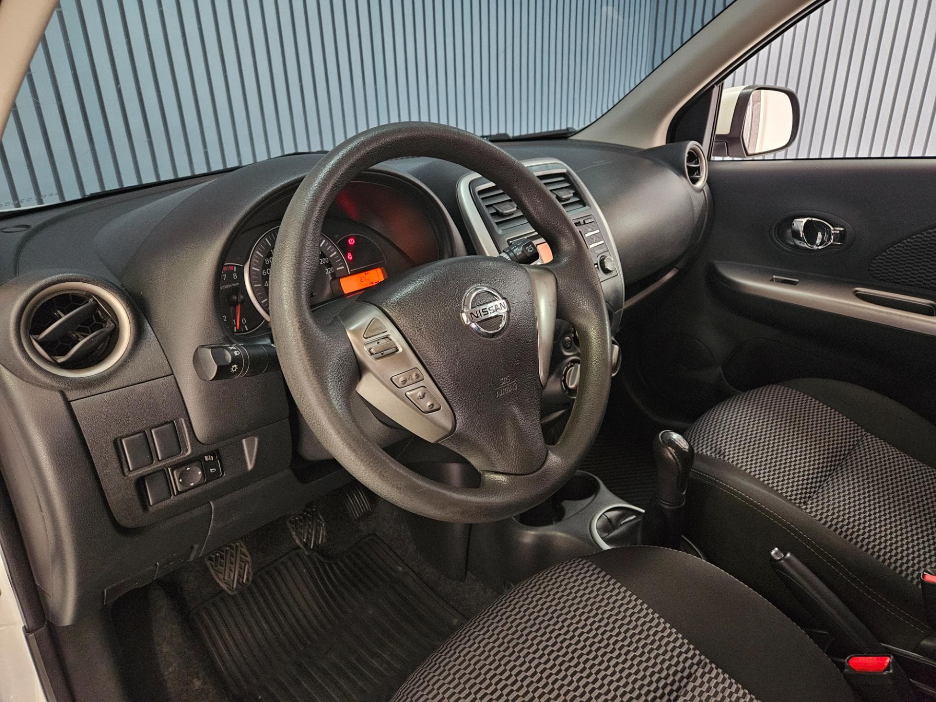 Nissan March 10sv 2015 miniatura 14