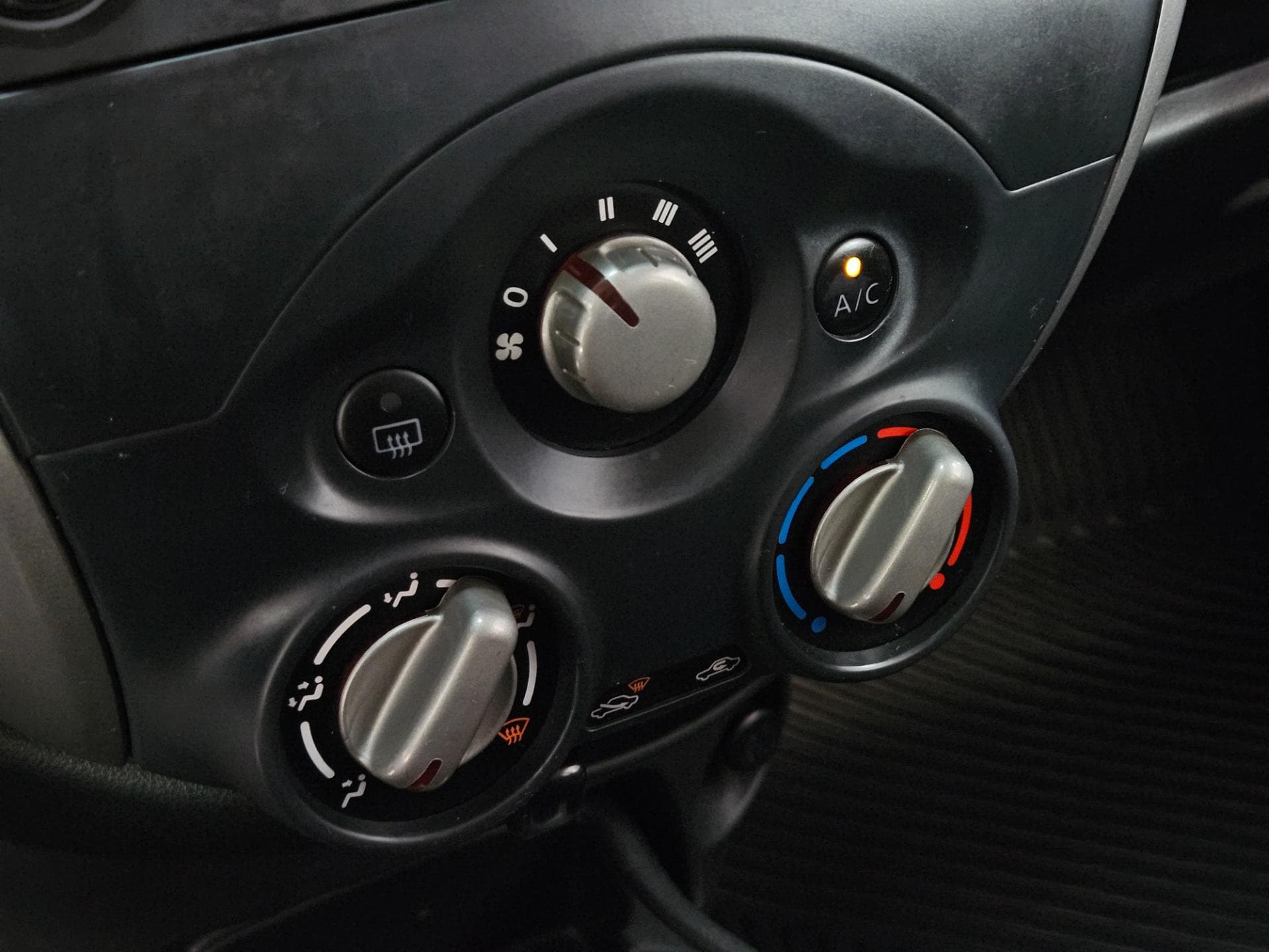 Nissan March 10sv 2015 miniatura 12
