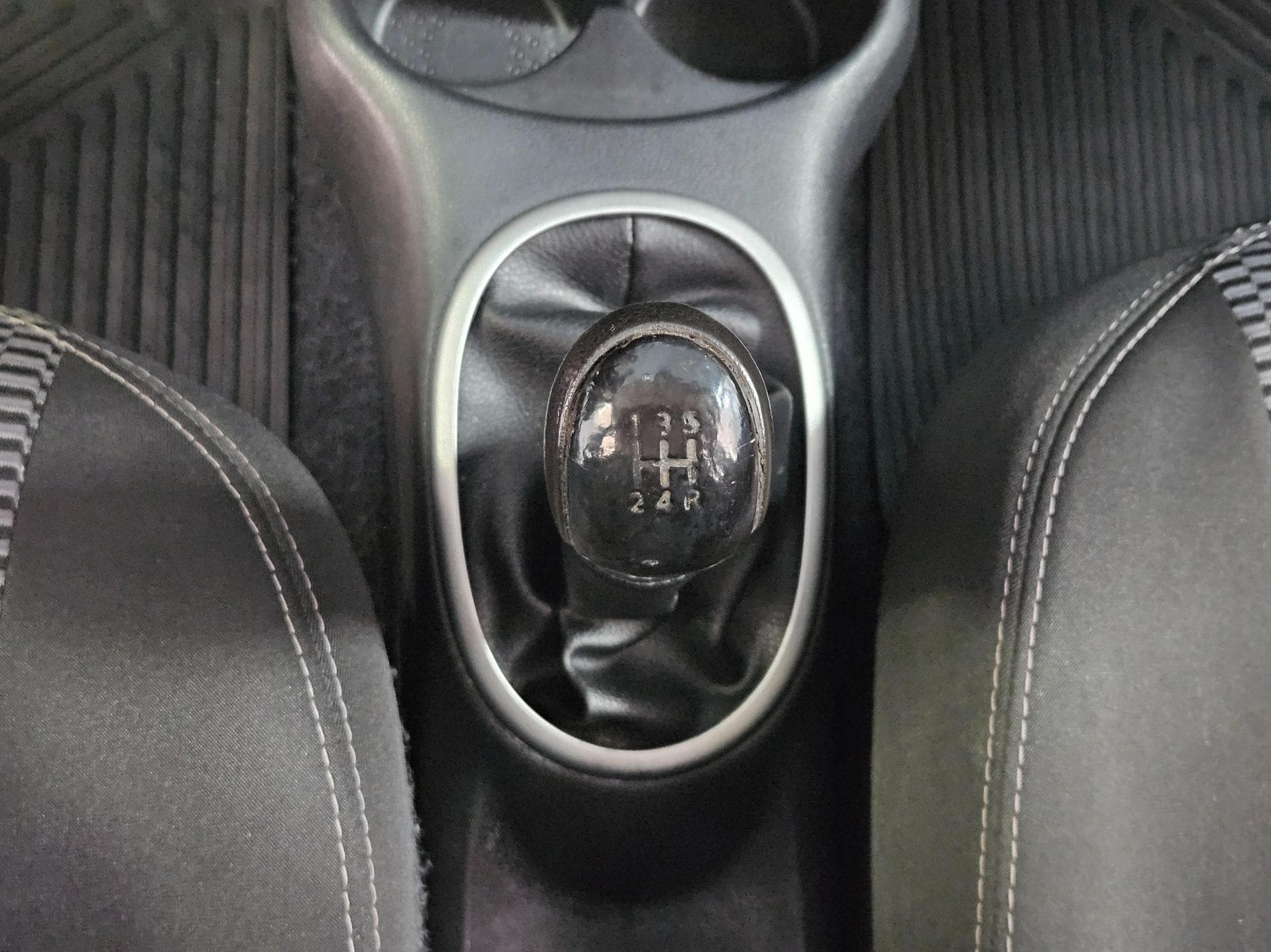 Nissan March 10sv 2015 miniatura 11