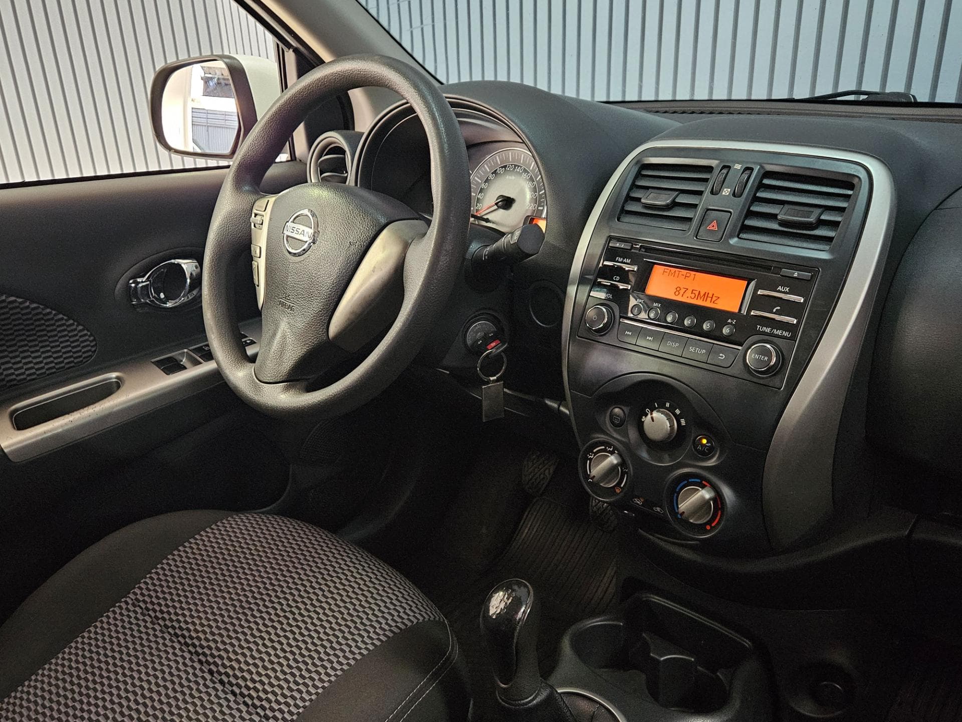 Nissan March 10sv 2015 miniatura 7