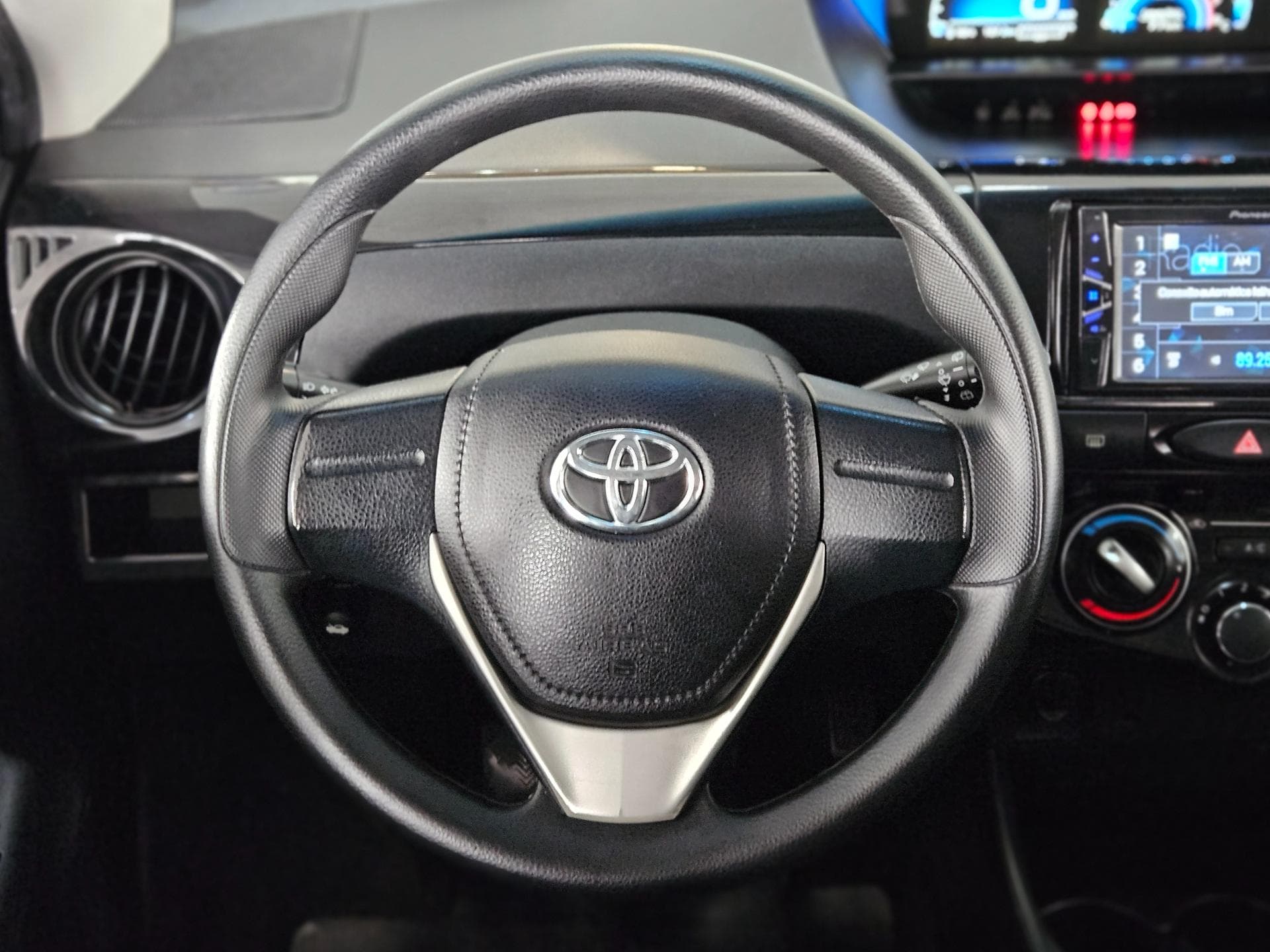 Toyota Etios 1.3 2017 miniatura 8