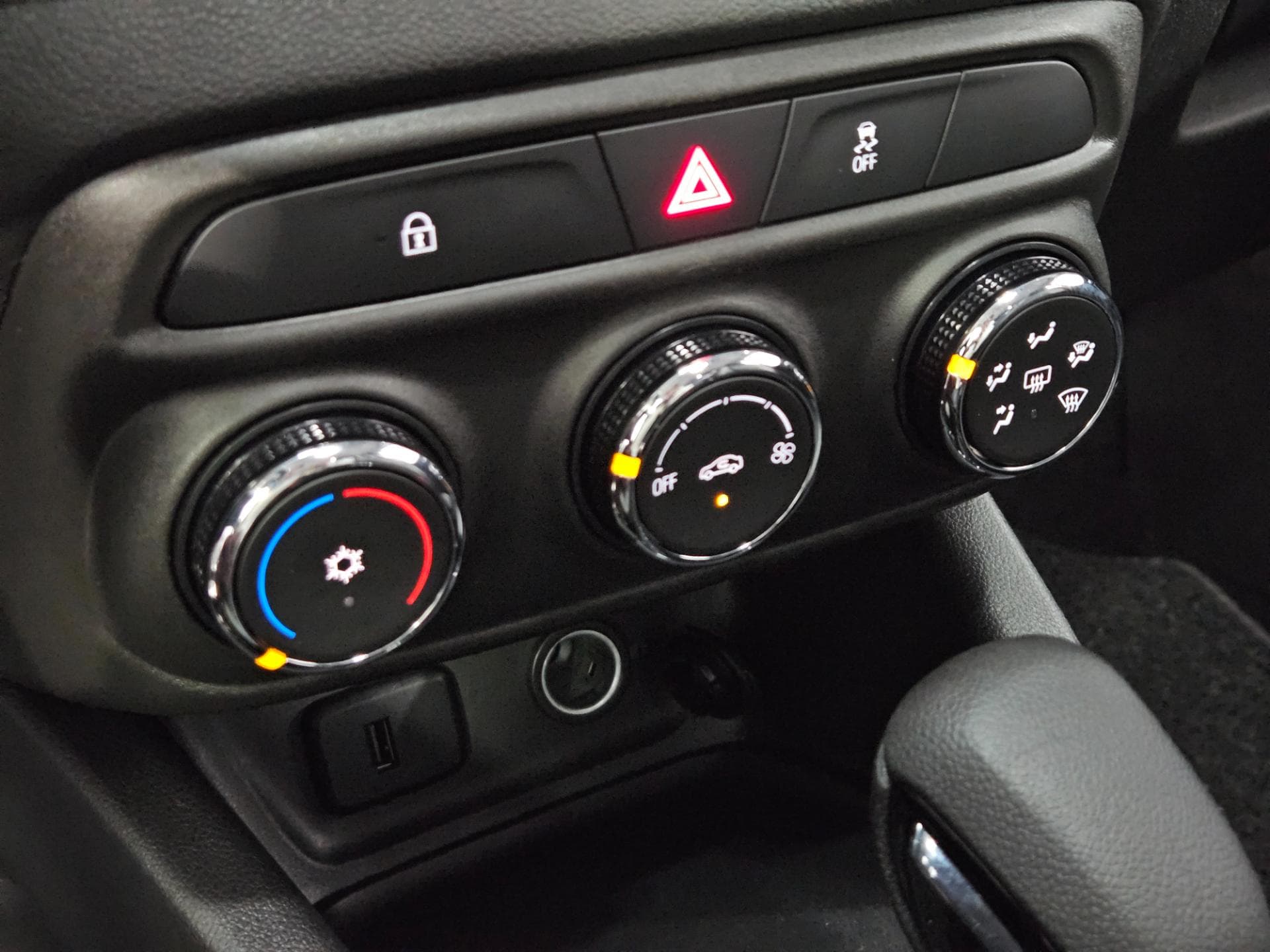Chevrolet Tracker Midnight 2024 miniatura 12