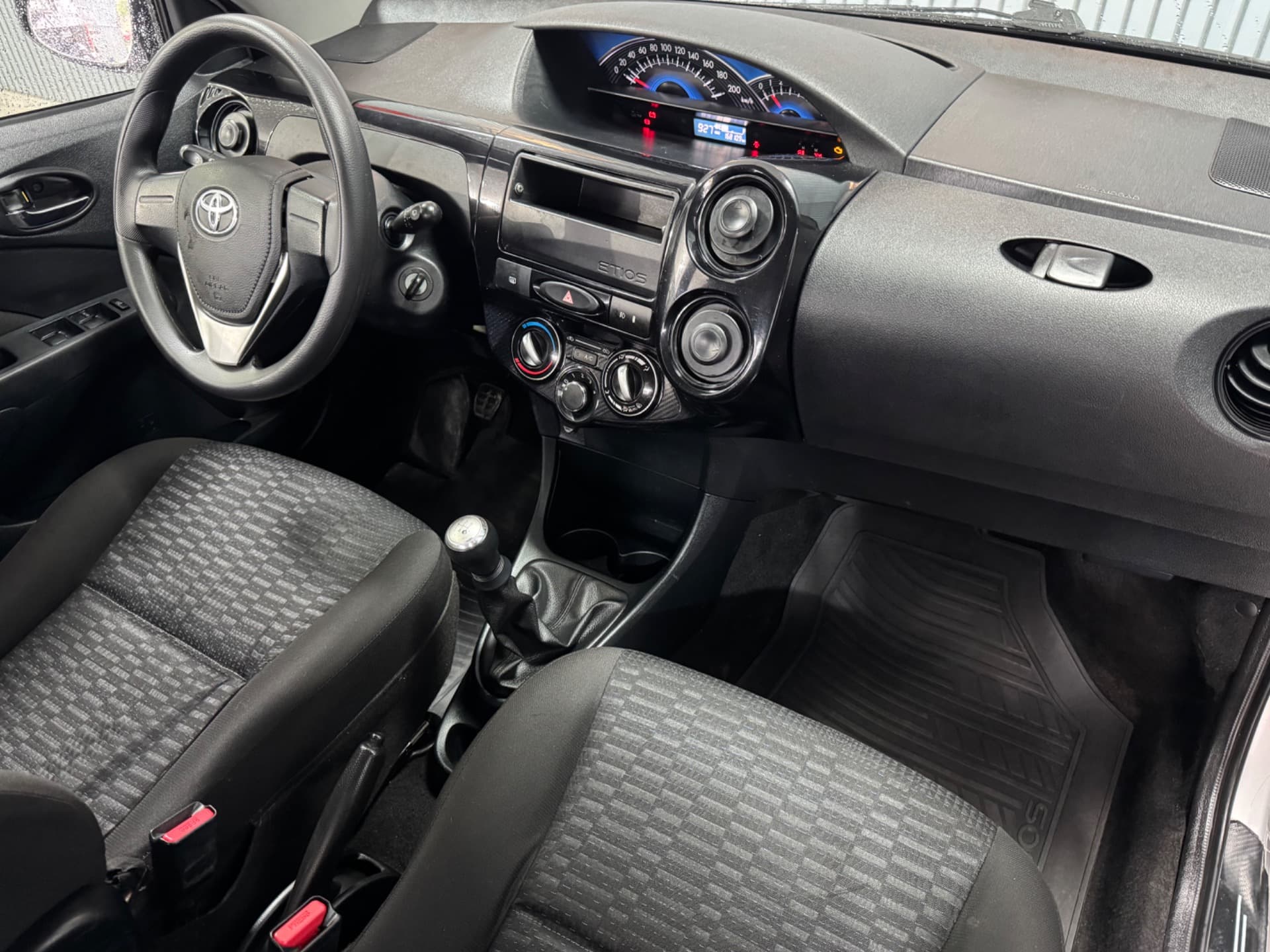 Toyota Etios Hb X 2015 miniatura 8