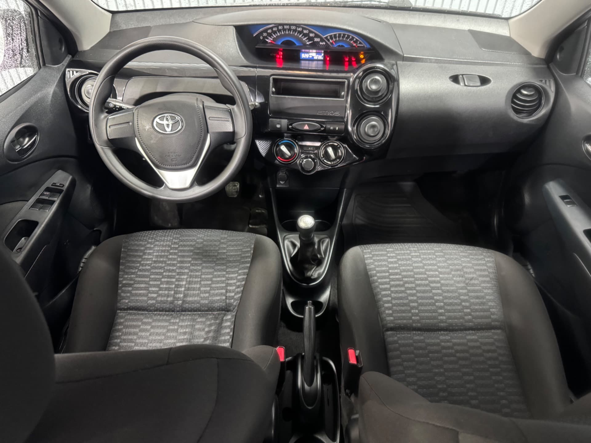 Toyota Etios Hb X 2015 miniatura 9