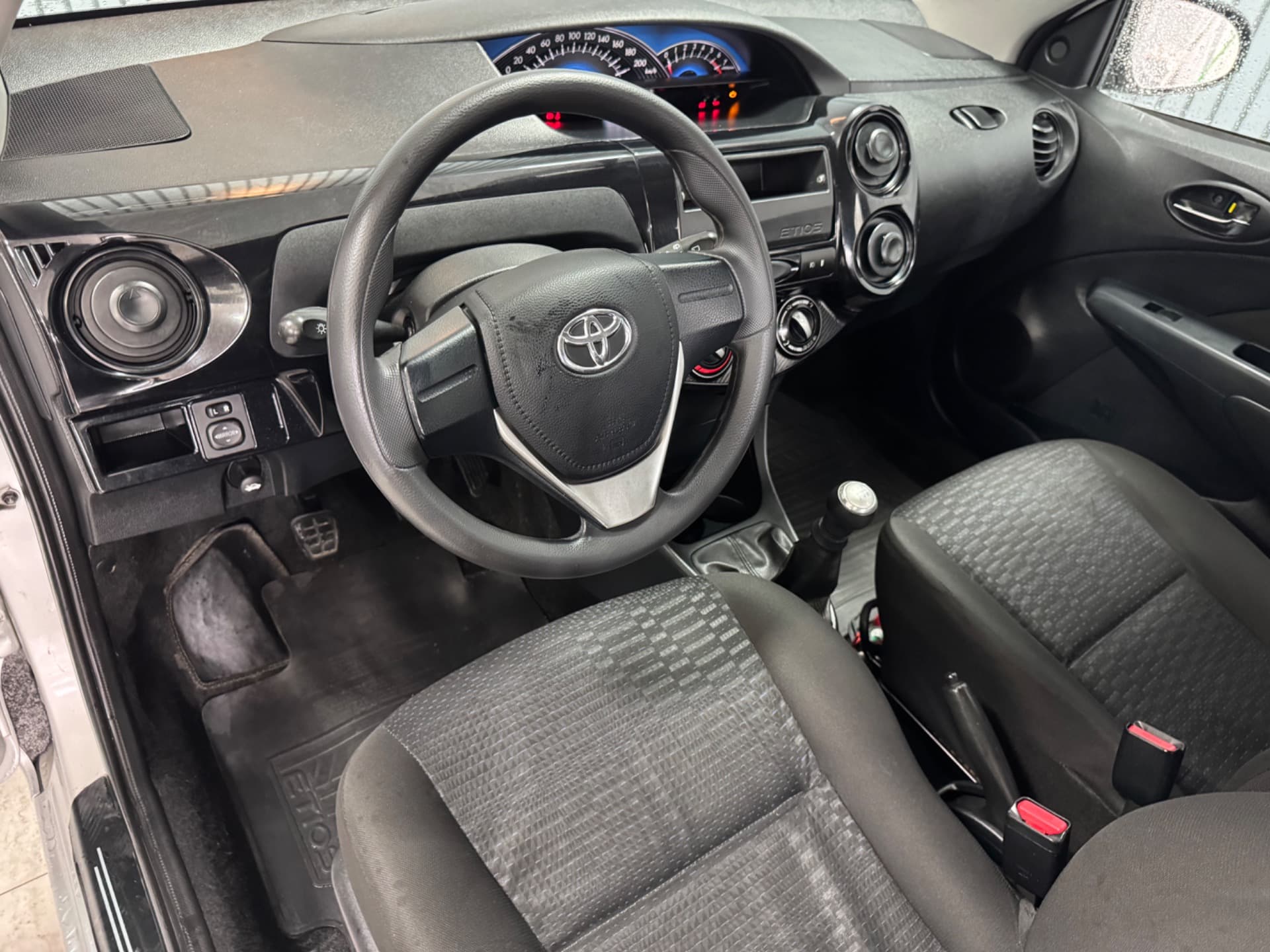 Toyota Etios Hb X 2015 miniatura 10