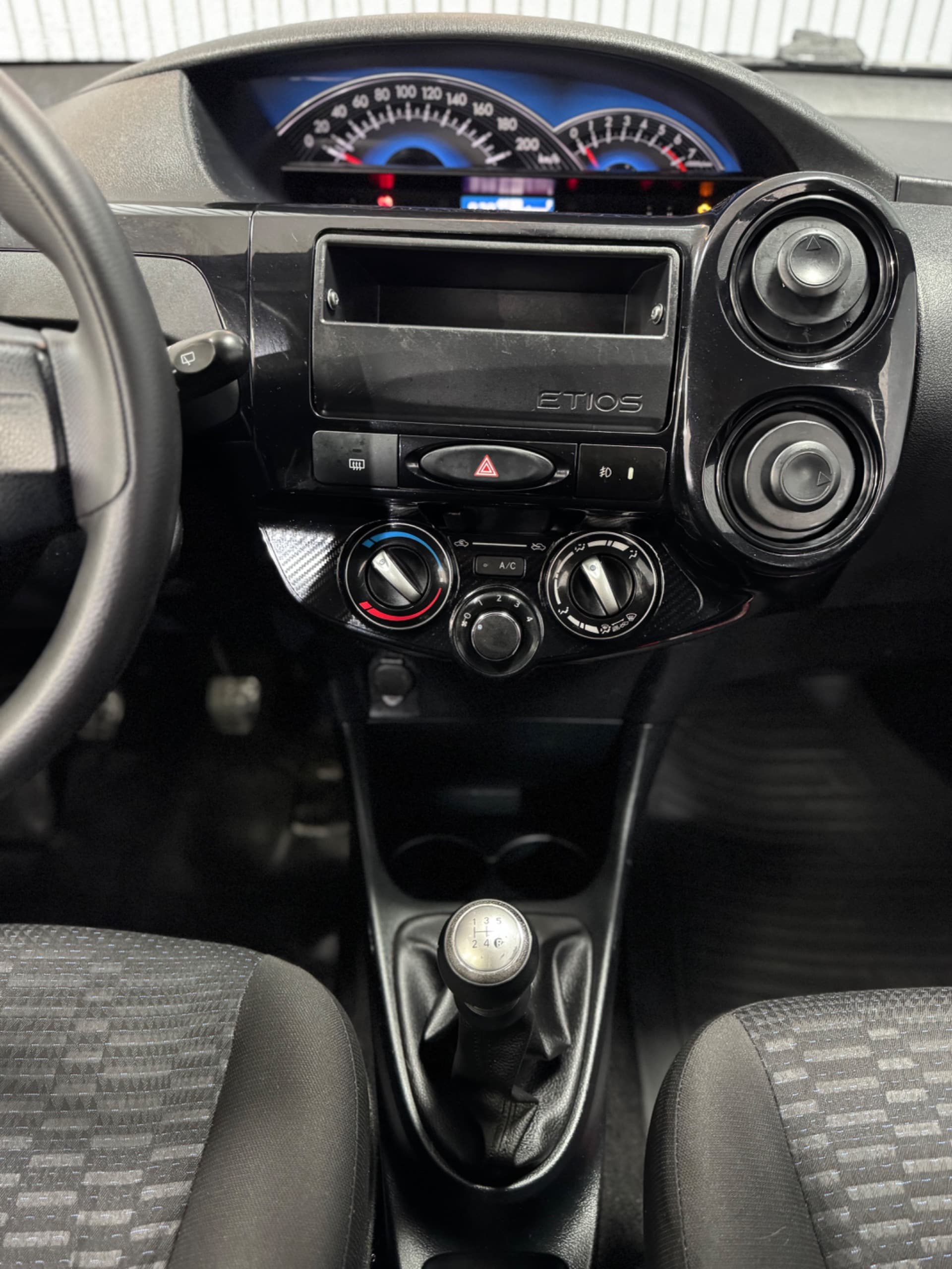 Toyota Etios Hb X 2015 miniatura 14